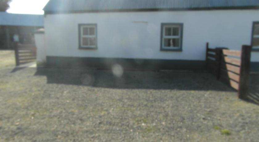 Country Studio