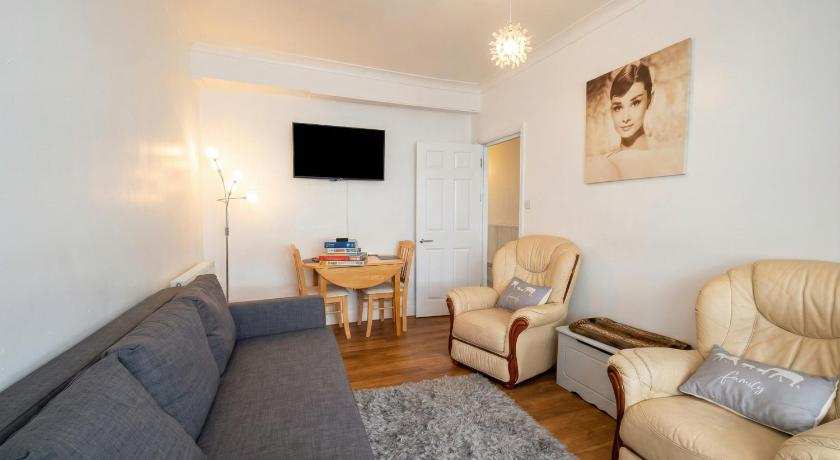 Forton Central Gosport Group Townhouse 3 bed slp 9