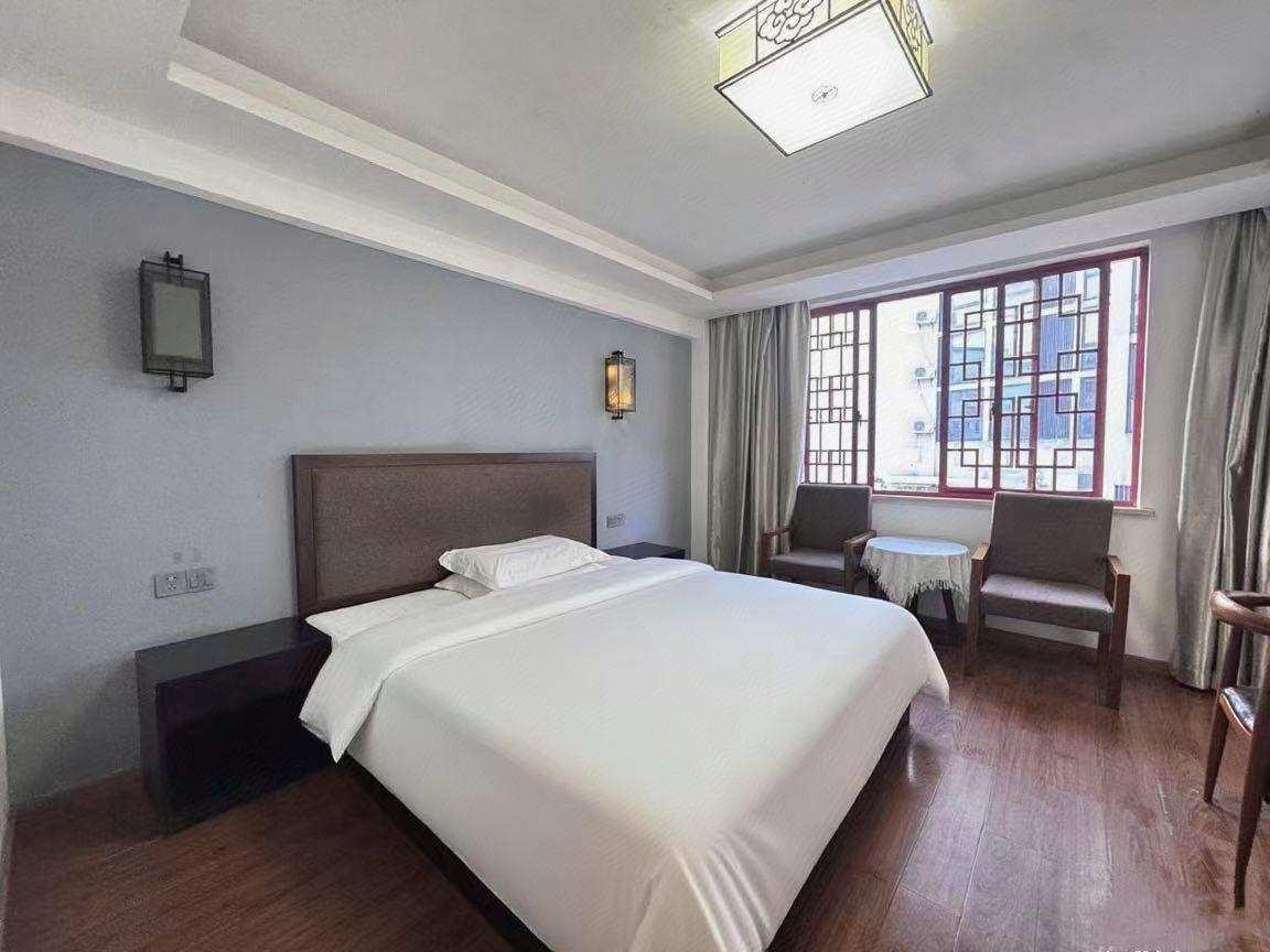 E-house hotel (ningbo zhenhai middle school store)