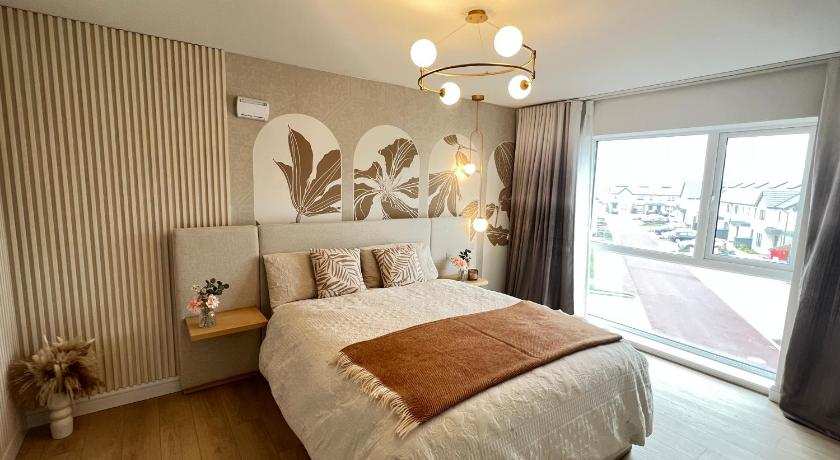 Stylish Ensuite Bedrooms in Dublin-Free Parking-15 min Airport-Shared Accomodation