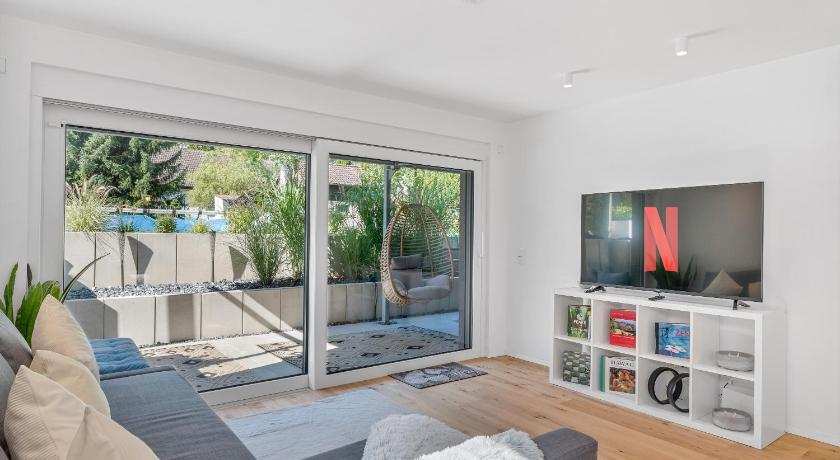 Design Suite mit Terrasse und Parkplatz in Böblingen