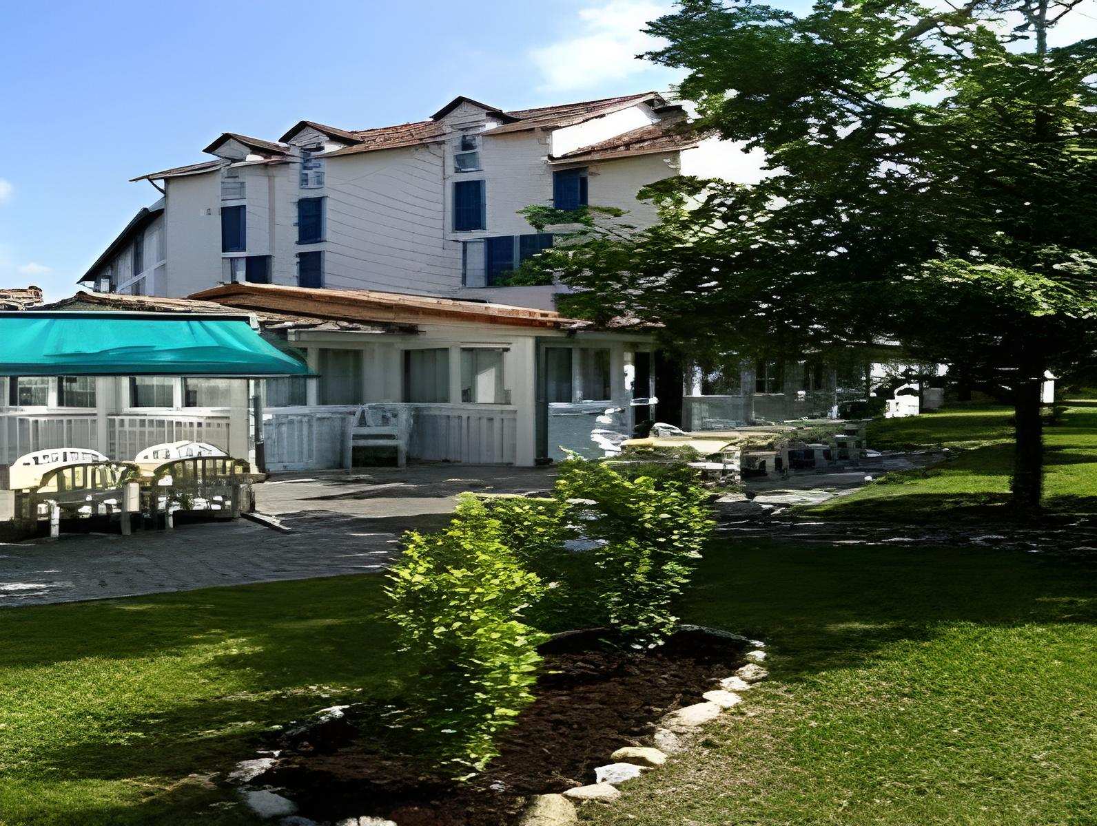 Hotel Strasbourg Montagne Verte & Restaurant - Free Parking