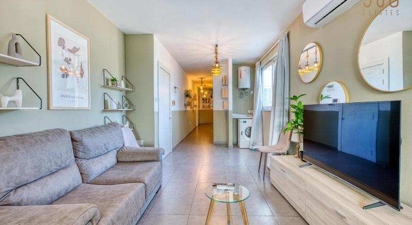 Spacious 5BR Apartment with Private Terrace and Ensuite Rooms