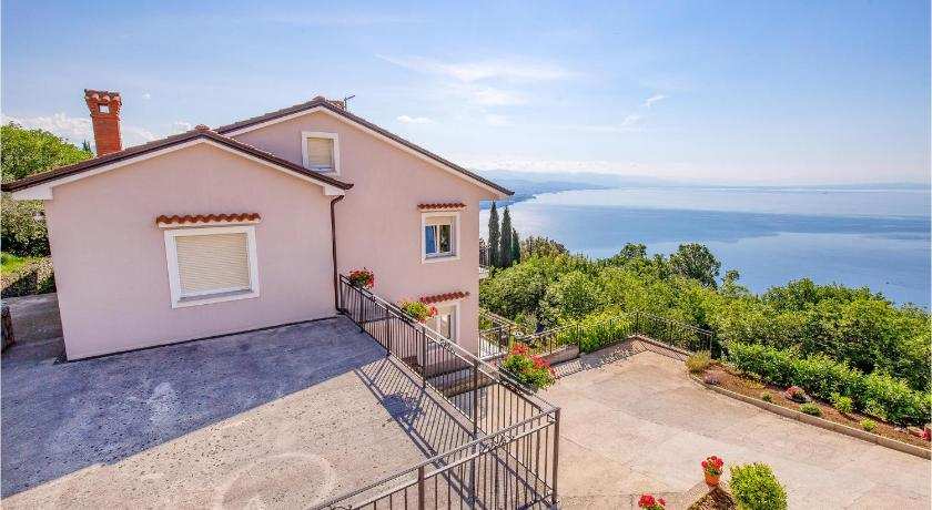 Awesome Apartment In Bregi With House Sea View