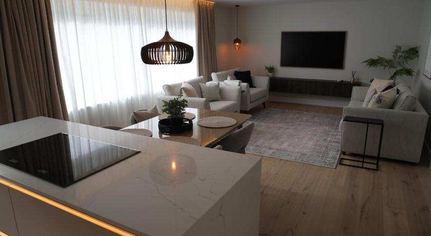 1st Floor Luxury 2-Bed Apt Sleeps 6