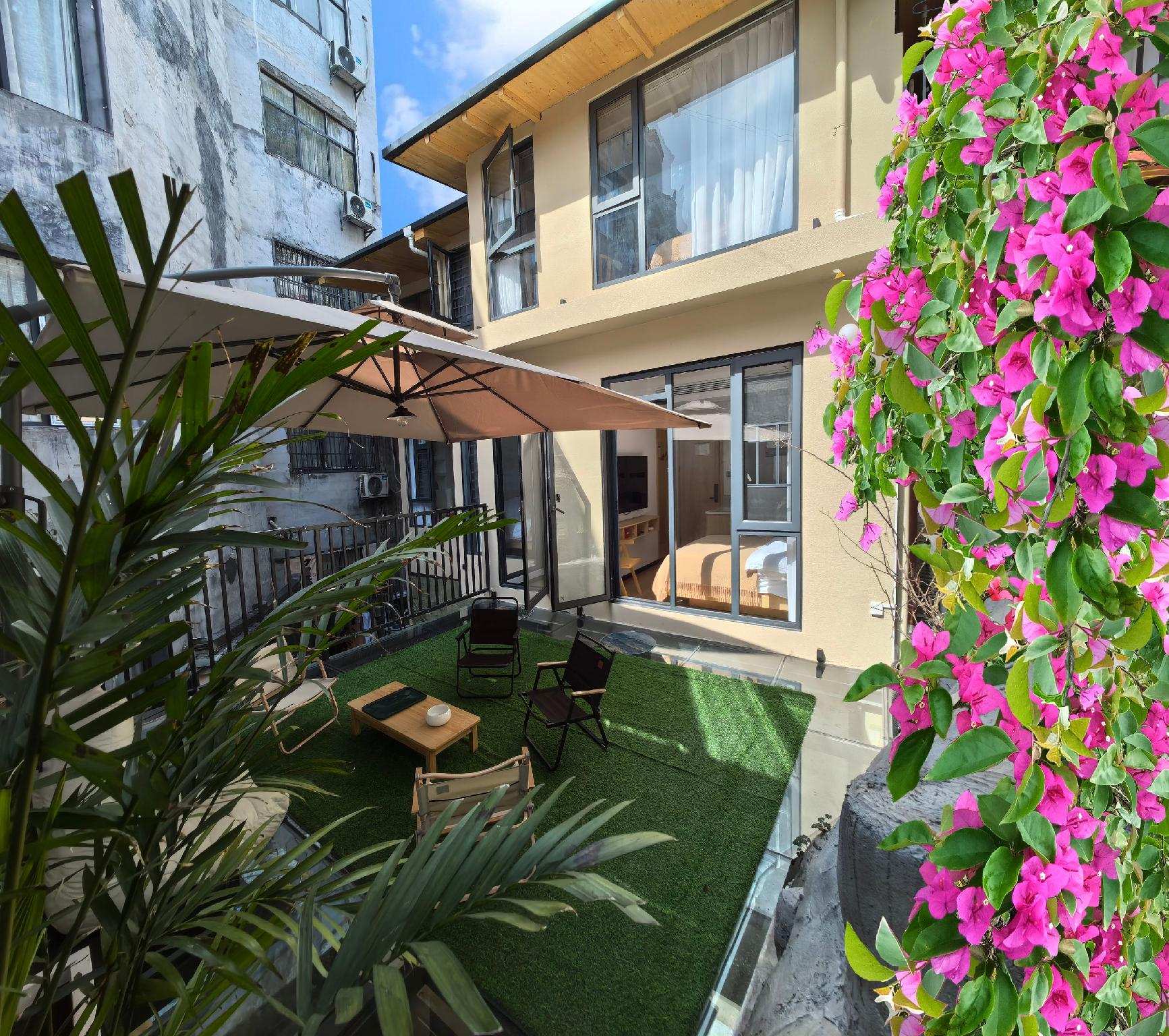 Chunxiao Designer Courtyard Villa (Fenghuang Ancient Town Branch)