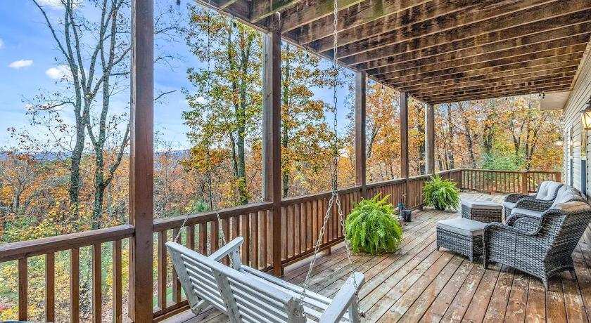 Bohemian Hideaway, Mountain and Valley Views, Pet Friendly