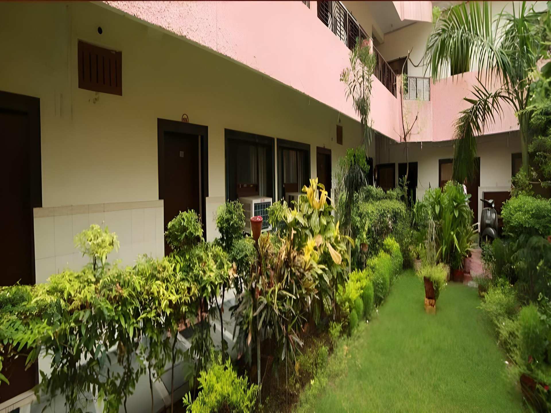 Hotel Sidhartha Walking Distance From TajMahal