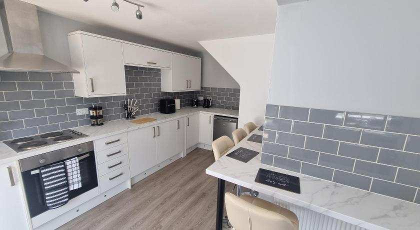 Spencer , 4 bed slp 8 semi in Lee On The Solent