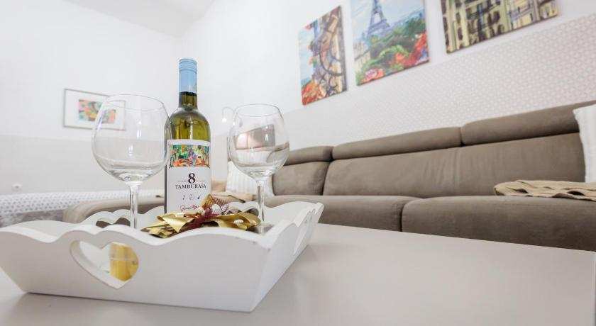 Apartments & Rooms Pia