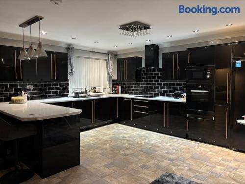 The Moon Stylish Cosy Apartment Near Pontypool