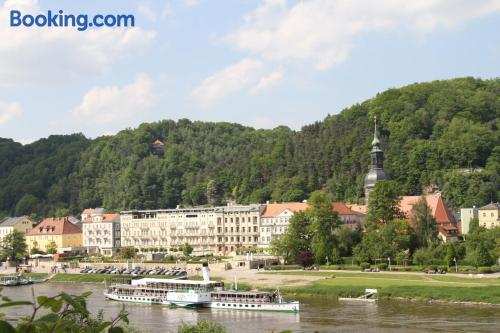 Villa Sonnenburg Gästehaus - Blick auf die Stadt und die Elbe - Parkplatz