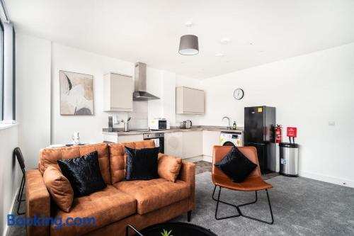 Modern 1BR Near Wrexham Stadium & City Centre