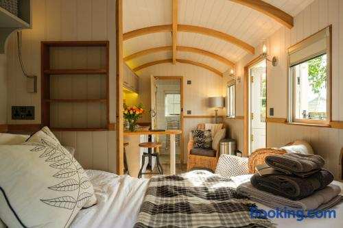 Piano Forte - delightful rural shepherd hut retreat & hot tub available