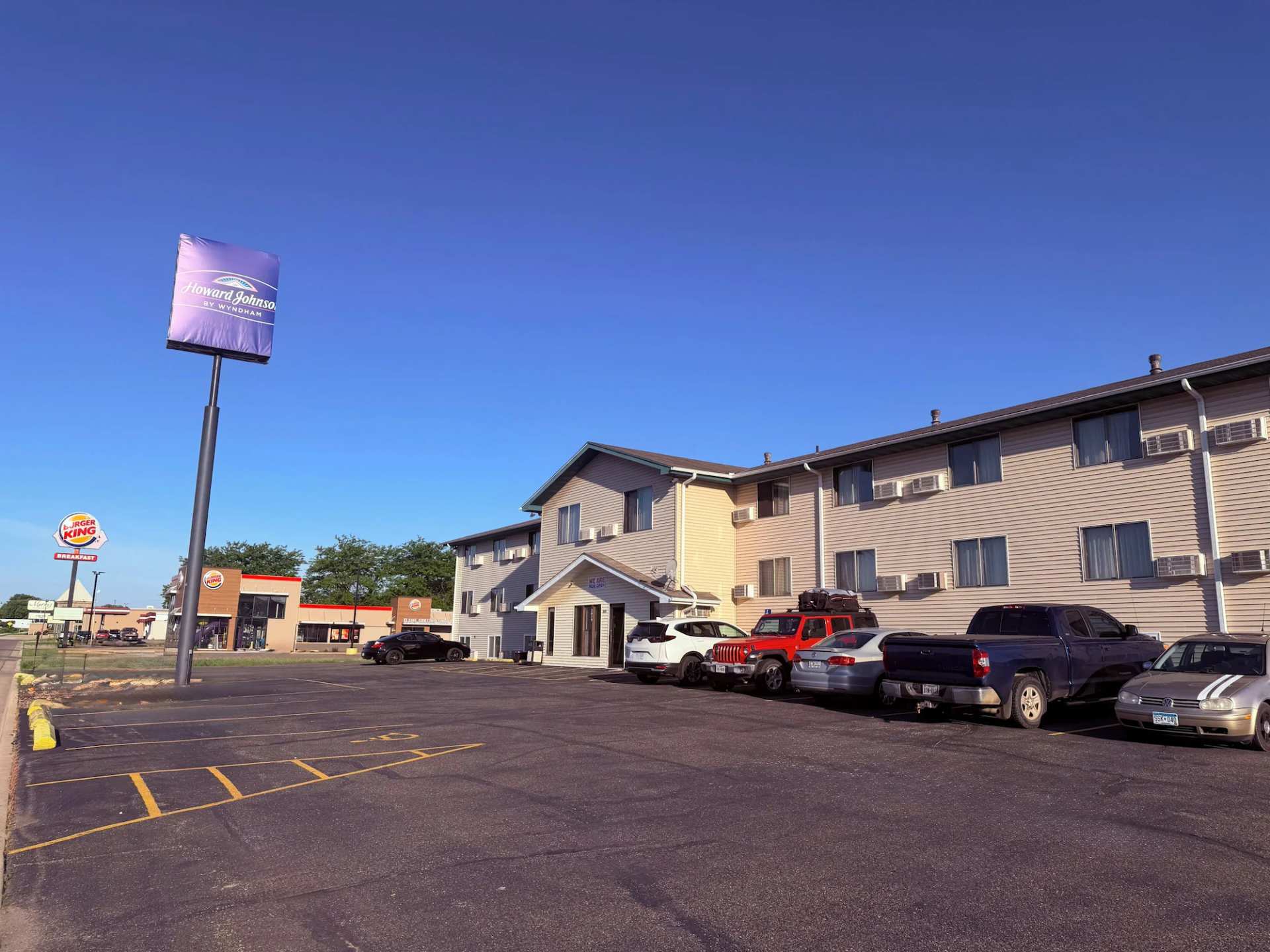 Howard Johnson by Wyndham Albert Lea
