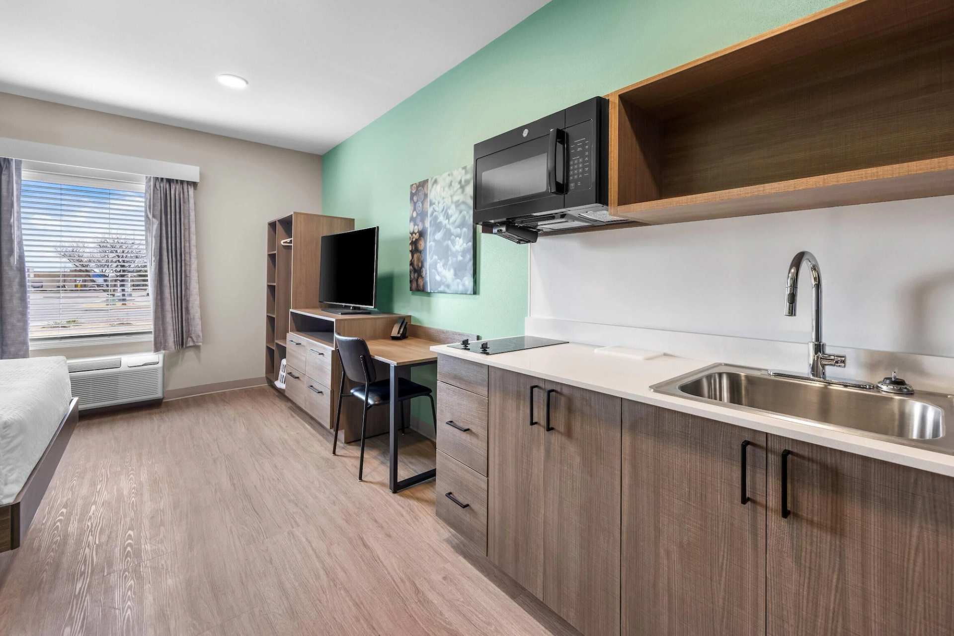ECHO Suites Extended Stay by Wyndham Colorado Springs Airport