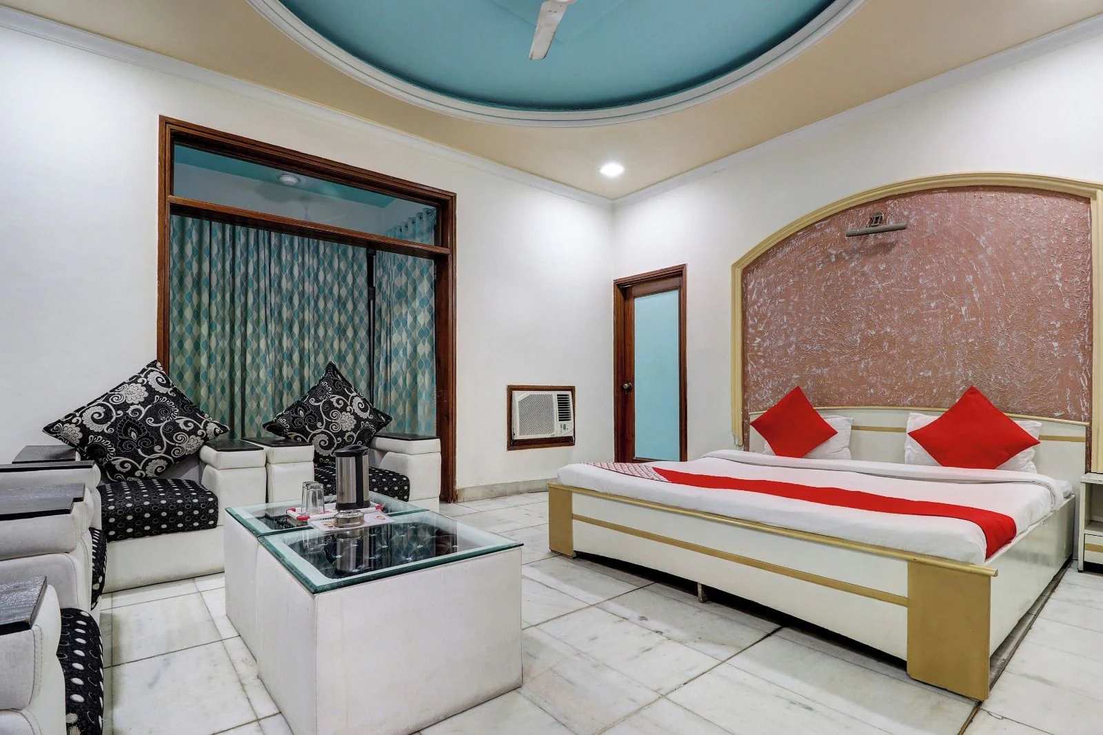 Hotel Mandakini Palace