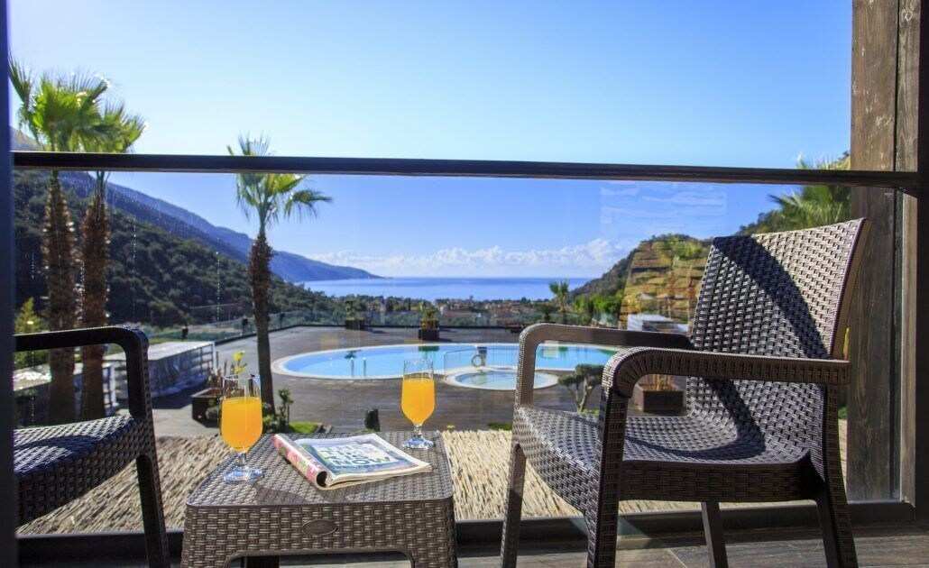 Manaspark Deluxe Hotel