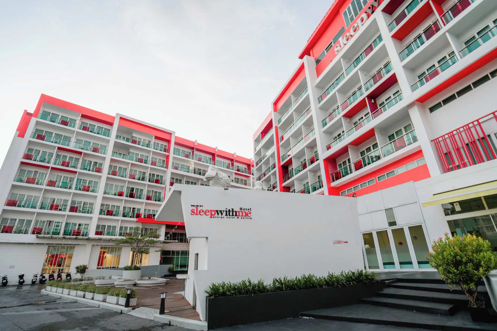 SLEEP WITH ME HOTEL design hotel @ patong (SHA Plus+)