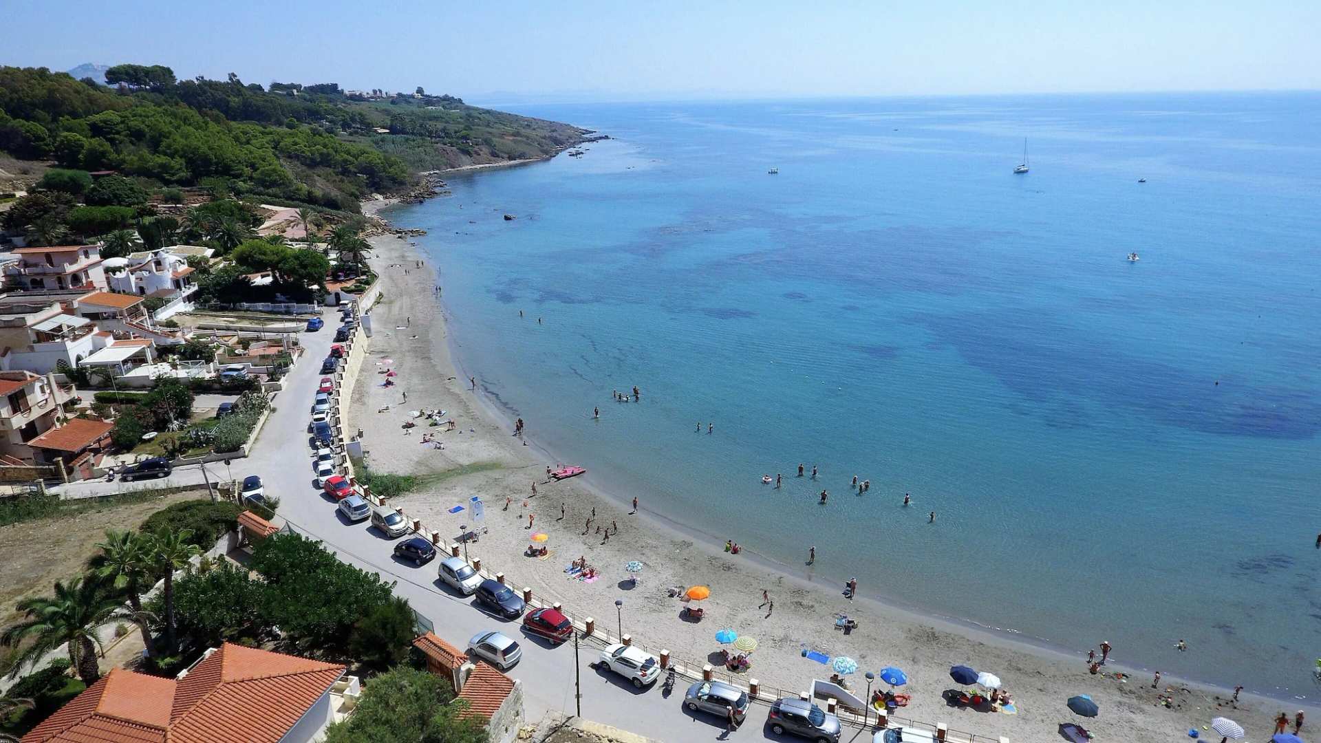 Holiday House With Panoramic View, Balcony, Wifi, and Near the Sea