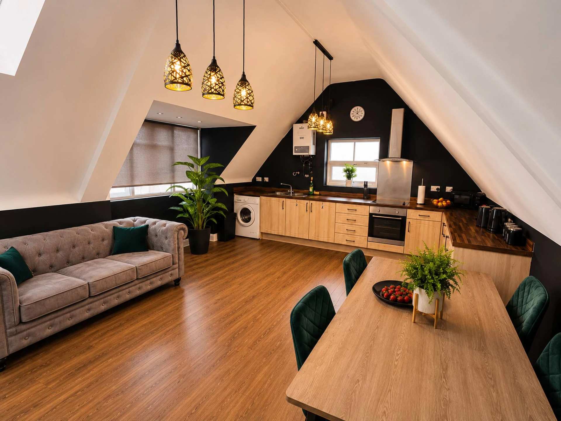 Spacious 4-Bedroom Condo in Northamptonshire - Pet-Friendly Retreat