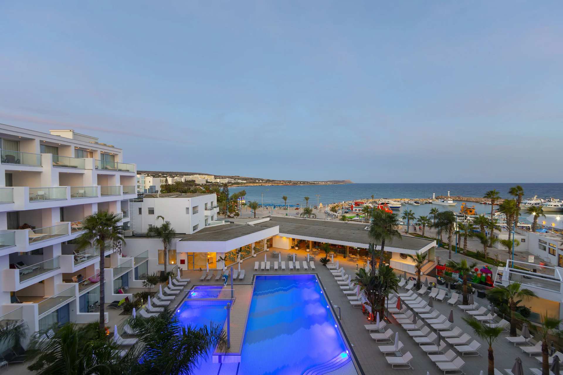 Limanaki Beach Hotel & Suites