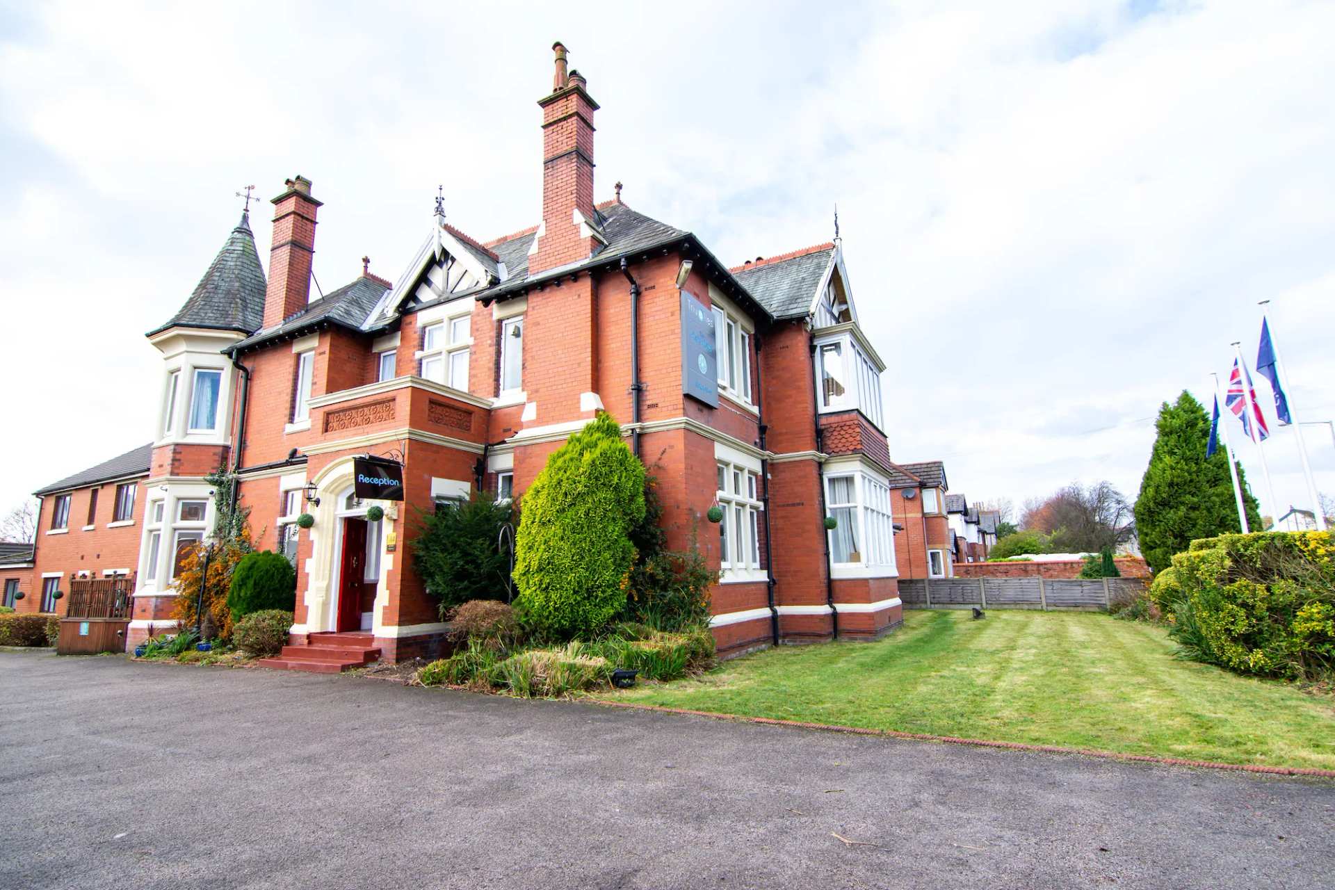 Trivelles Park Hotel