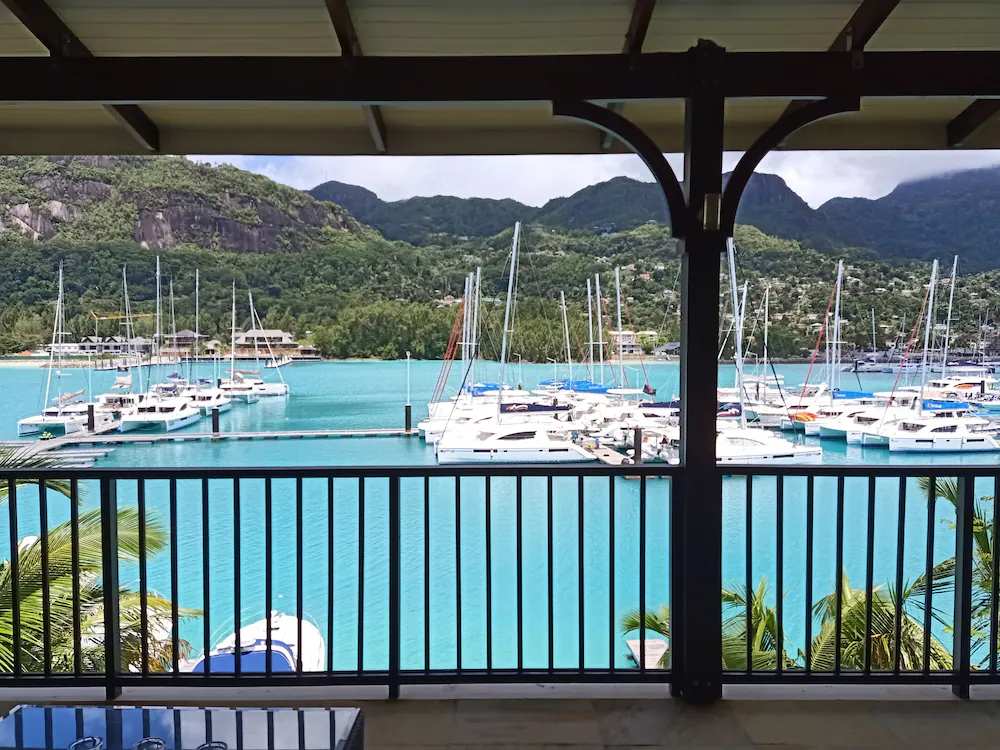 Eden Island Penthouse-met golfkar, Wify, satelliet-tv en zwembad