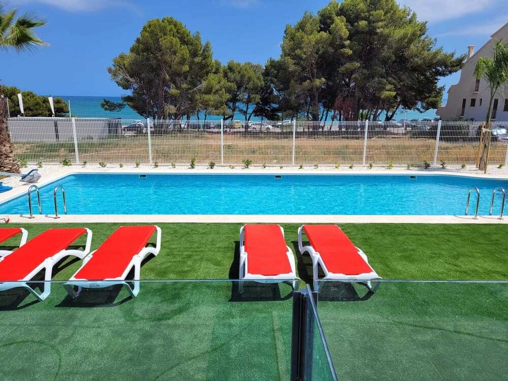 AZAHAR BEACH Red Apartments & Spa
