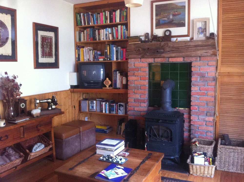 Charming & Spacious 3 bedroom Town House. Large garden. Private parking.