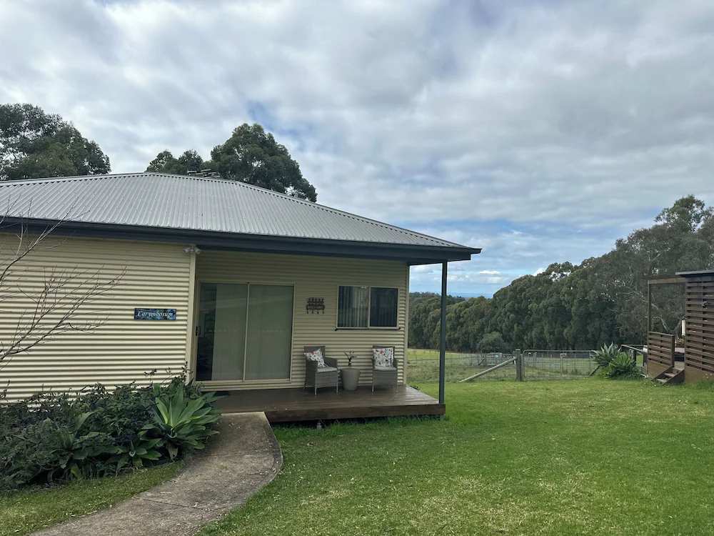 Blueberry Hills On Comleroy Farmstay - Self-Contained Cottages