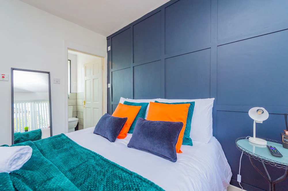 Premium-Studio-Annexe-Ensuite with Shower-Garden View