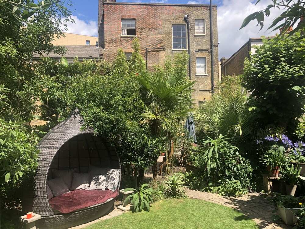 Bovenste appartement in monumentaal Georgiaans herenhuis in South Central London