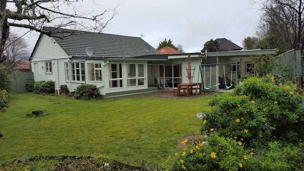 Entire Bunglow in Central Hutt with FREE-WiFi