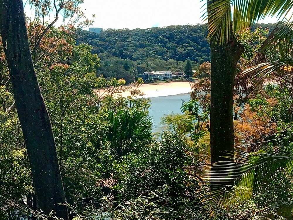 Corymbia -stones throw to pristine waters of Pearl Beach and National park walks