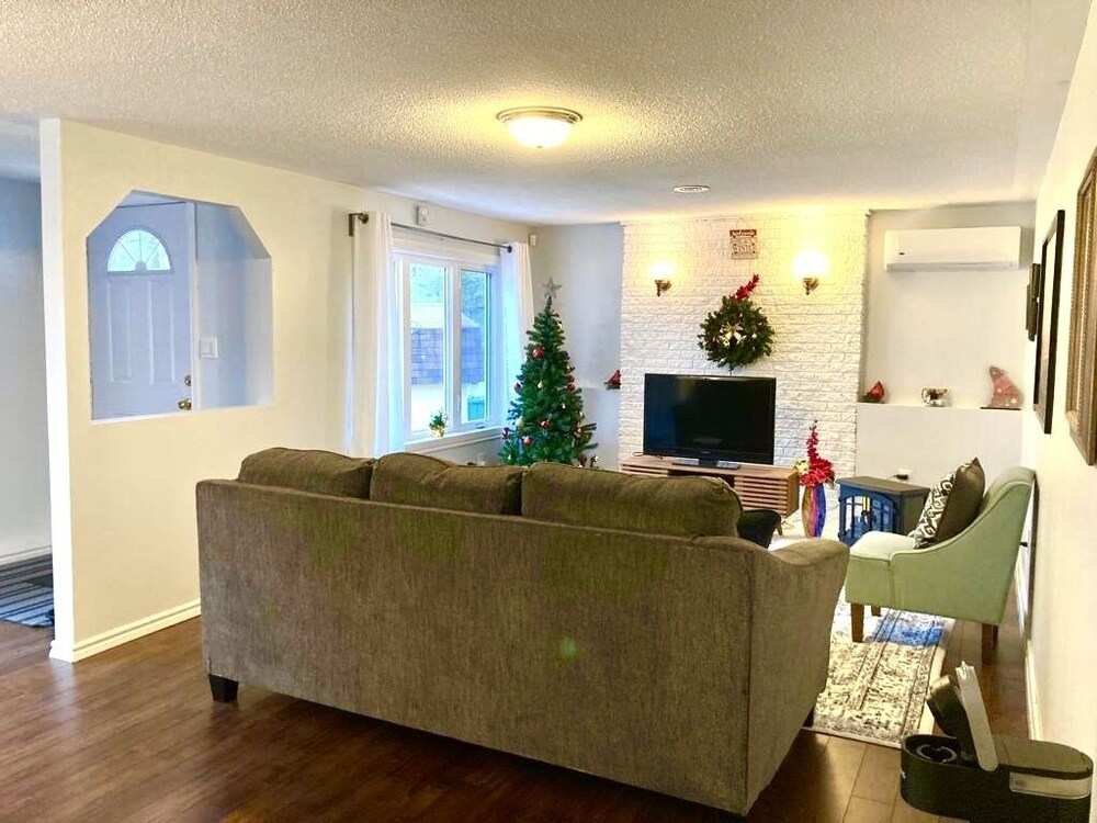Conveniently located 2BR Unit, close to shopping center