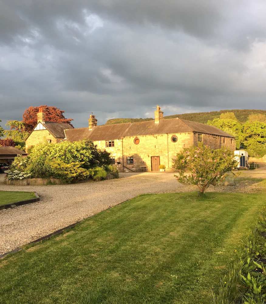 SCHÖNER BAUERNHOF BLEIBEN SIE IM SADDLERY CHESHIRE