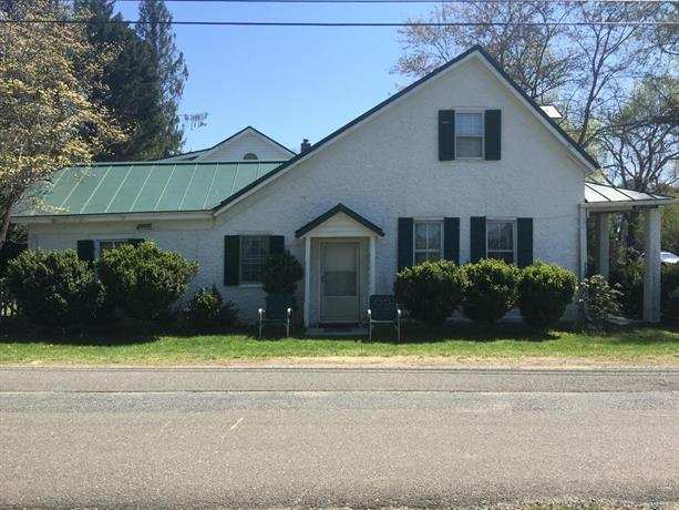 The Inn 1 min walk to Entire Colonial 3BR House Fast WiFi