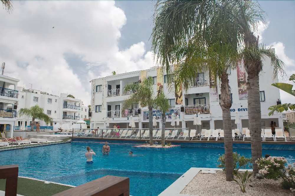 Tsokkos Holiday Hotel Apartments