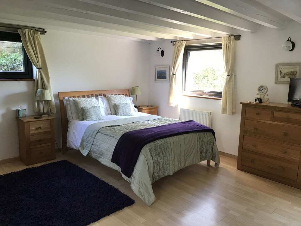 Immaculate 1-bed Apartment Cornwall With hot tub