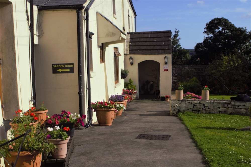 Plas Newydd Farm Bed & Breakfast