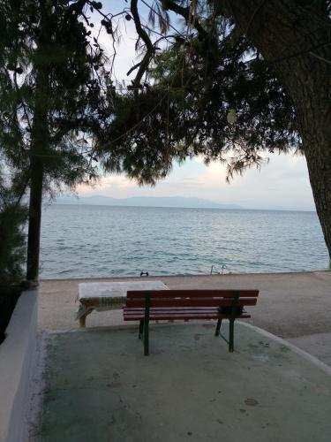 Balcony to Waves